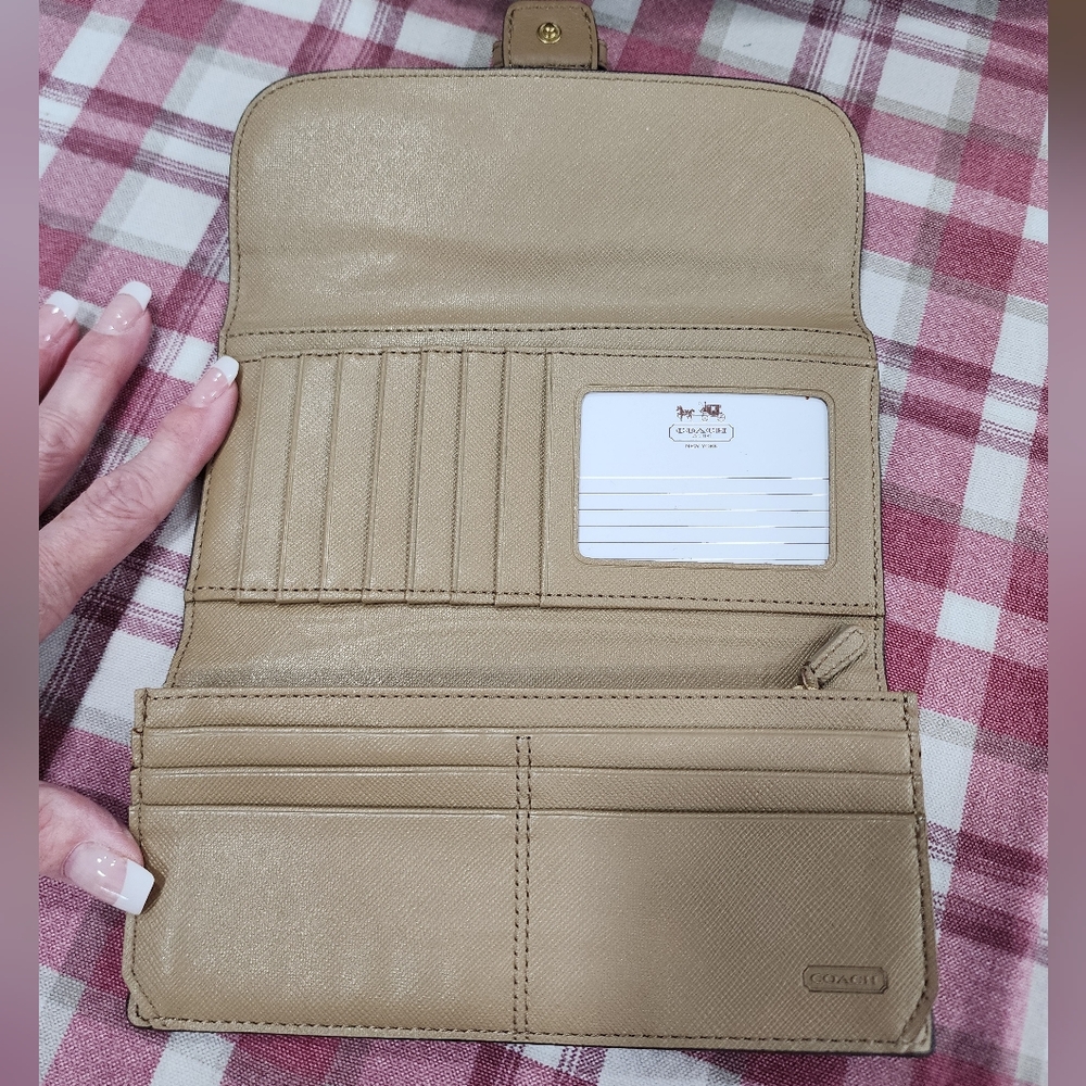 Coach Tan Leather Shoulder Bag with Matching Wallet - Picture 11 of 16